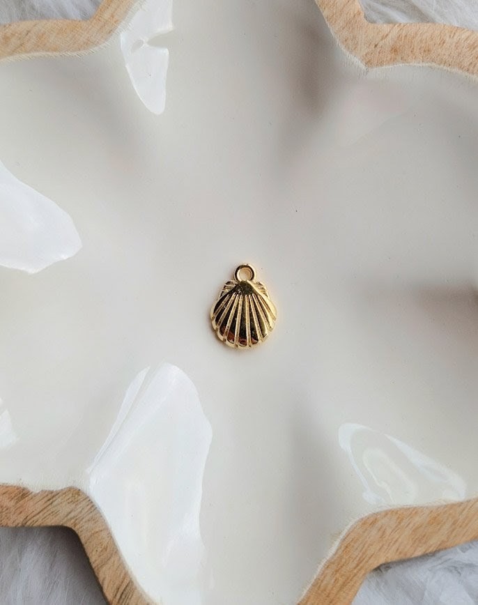Charms coquillage à ajouter aux médailles pour animaux par l'Atelier d'Amandine