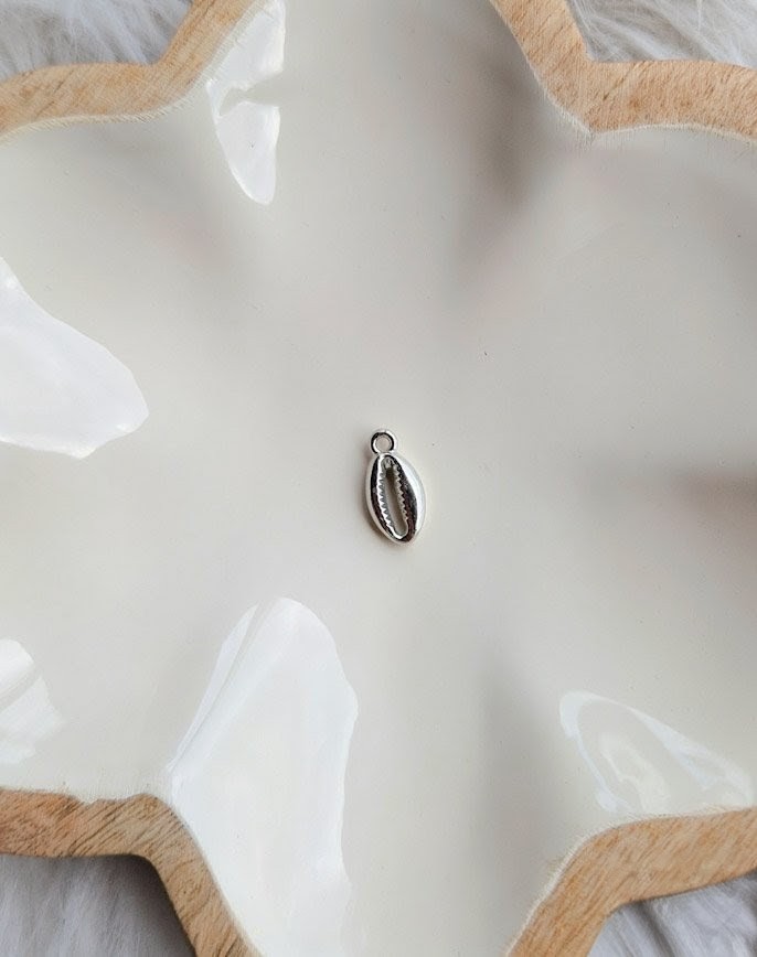 Charms cauri à ajouter aux médailles pour animaux par l'Atelier d'Amandine