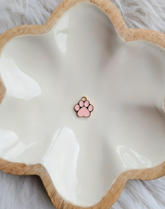 Charms pattoune rose à ajouter aux médailles pour animaux par l'Atelier d'Amandine