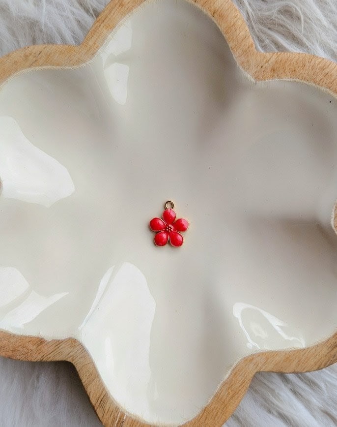 Charms fleur de cerisier rouge à ajouter aux médailles pour animaux par l'Atelier d'Amandine
